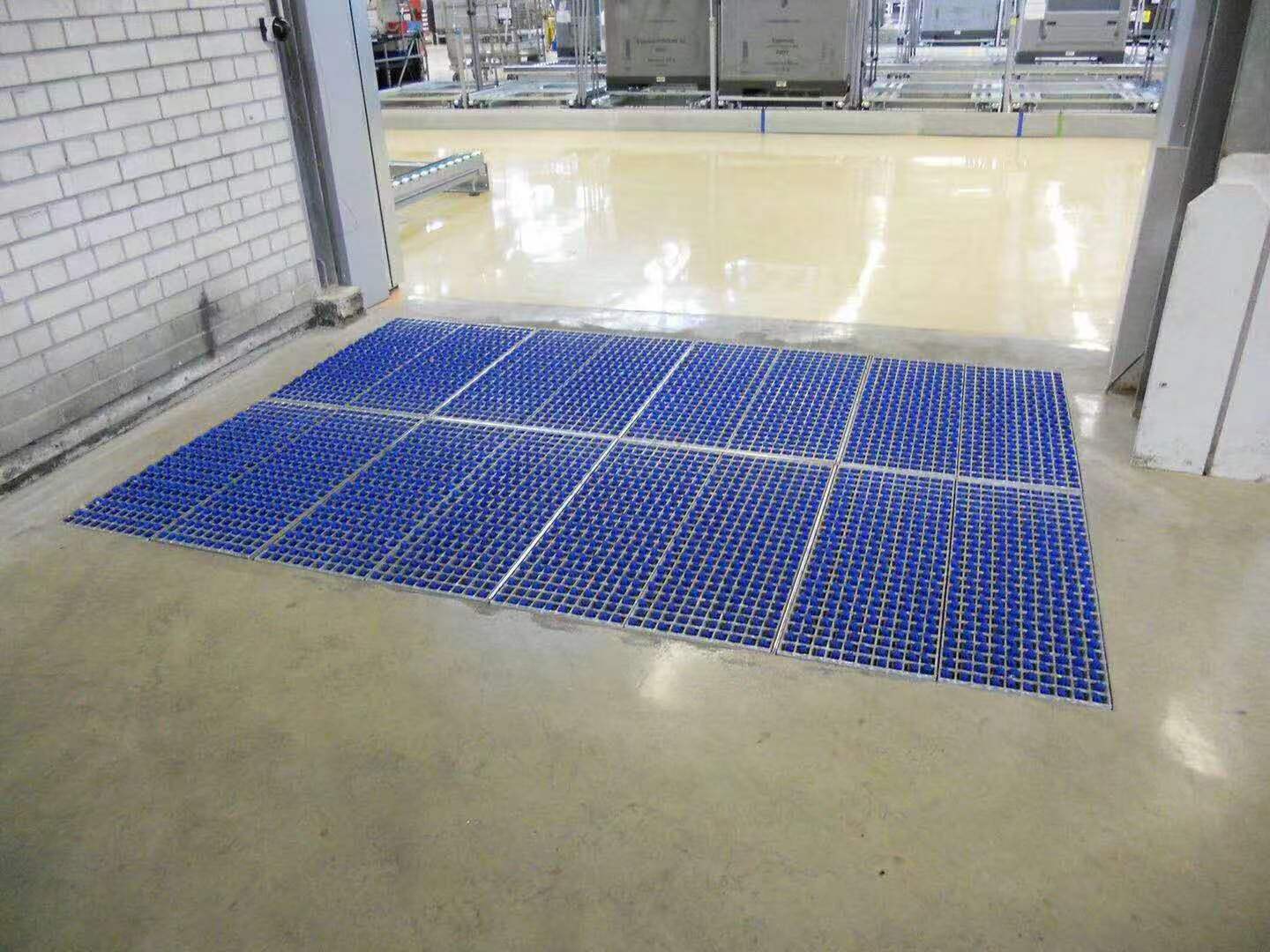 Wheel cleaning module (floor brush)